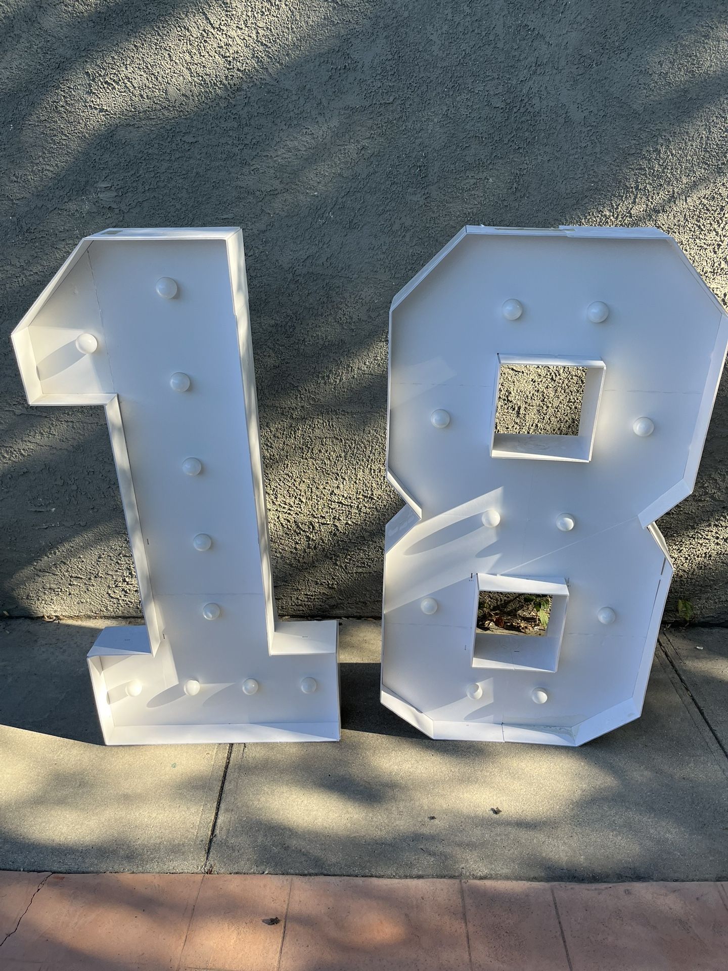 Party Light Up Numbers 1&8 (4’ Tall)