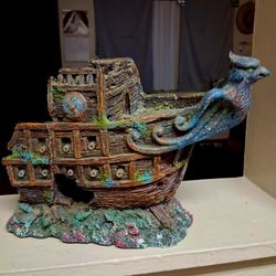 Big Fish Tank Decor Pickup Between 2;00-10 :45 Rainbow/charleston Cash Only Read Description 