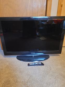 40” Samsung TV – Excellent Condition – Remote Included