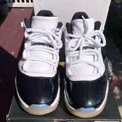Jordan 11 Low Iridescent Size 9.5