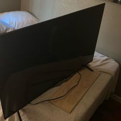 50 Inch Roku Smart Tv Comes With Stands Rarely Used 