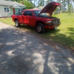 1997 DODGE DAKOTA  SPORT TRUCK 4 WHEEL DRIVE 146268 Miles On It