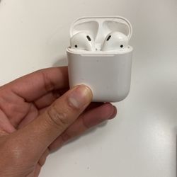 AirPods 2nd Generation Amazing Condition 