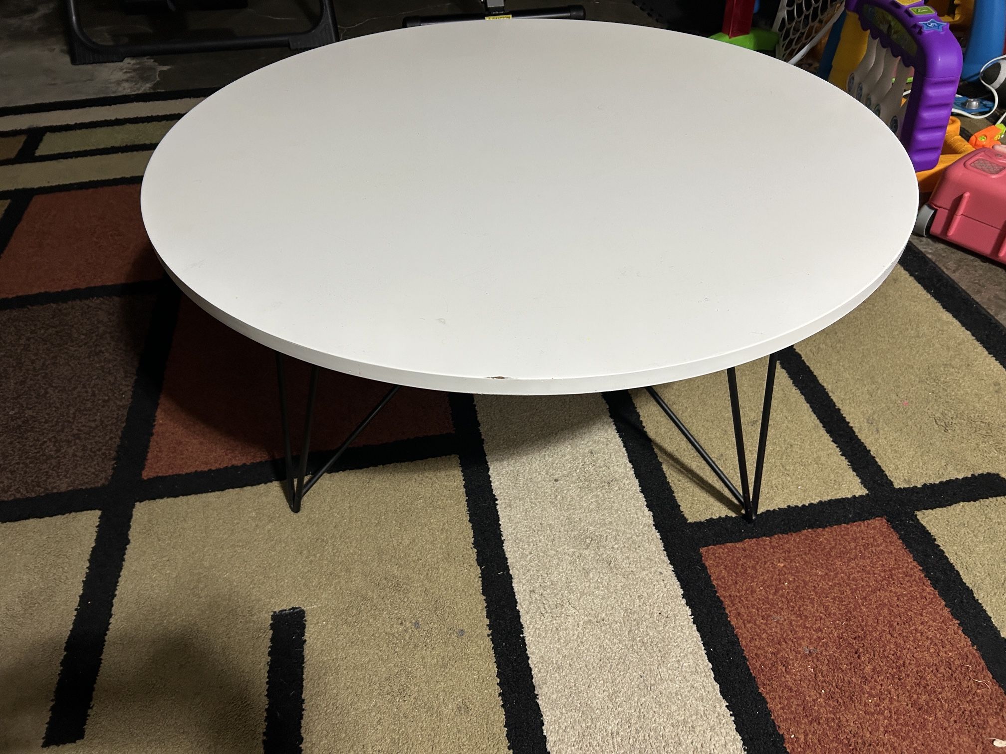 Round coffee table