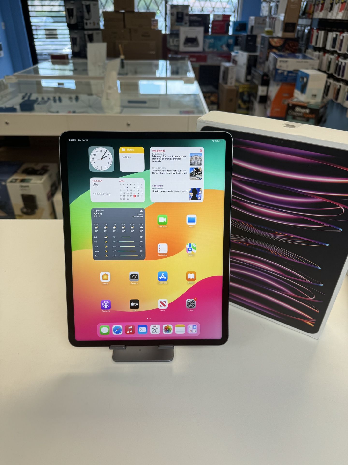 Apple iPad Pro 12.9inch M2 Newest Model with Apple care till March 2025 / Finance Available