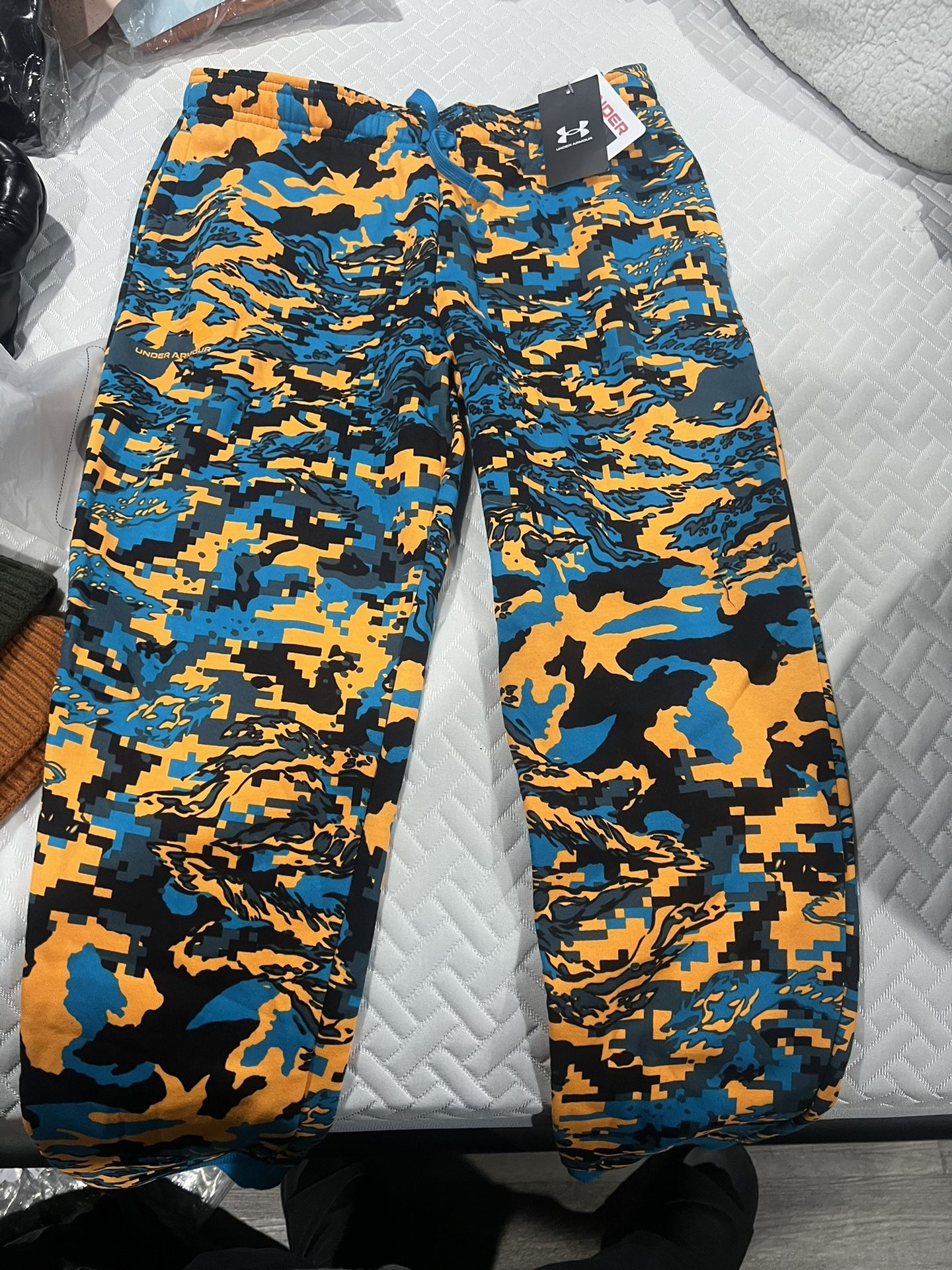 Under Armour Coldgear Boys Size YXL Multi-Color Rival Fleece ABC Camo Joggers NWT
