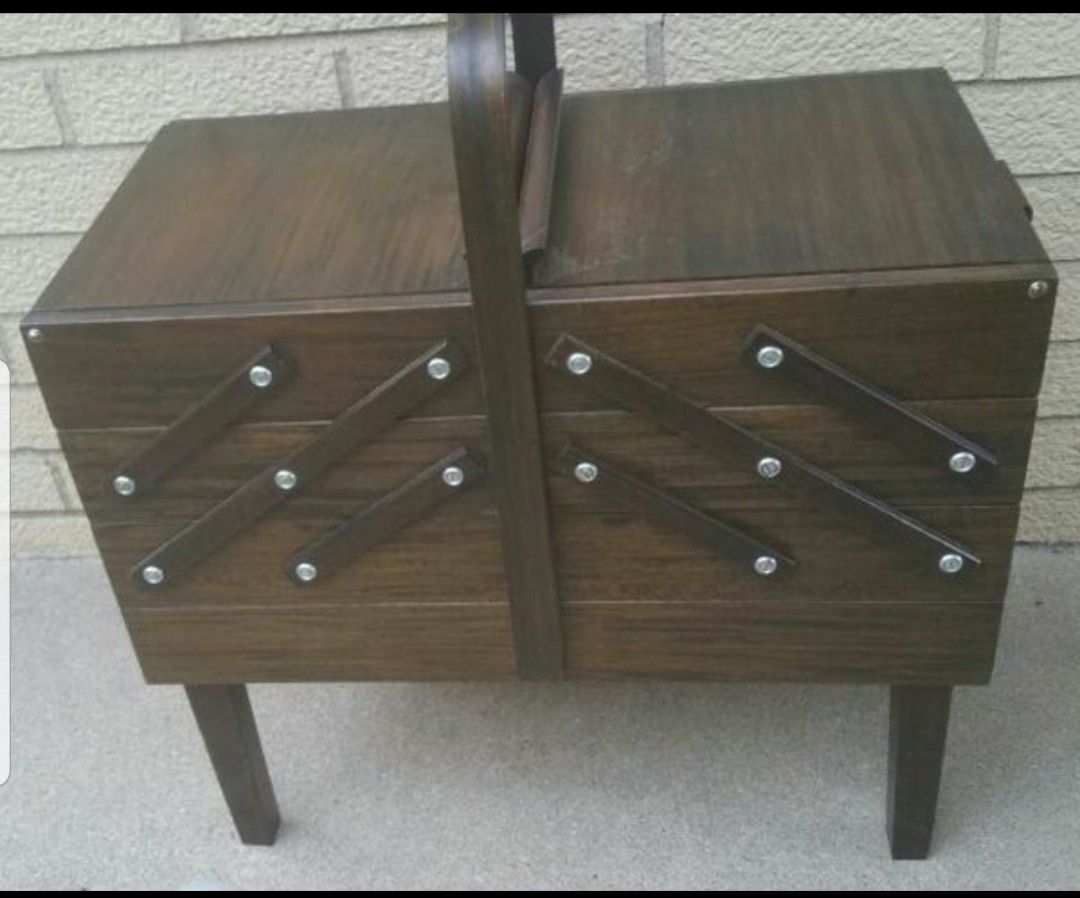 XL VINTAGE SOLID WOOD SEWING CHEST