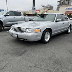 2000 Ford Crown Victoria