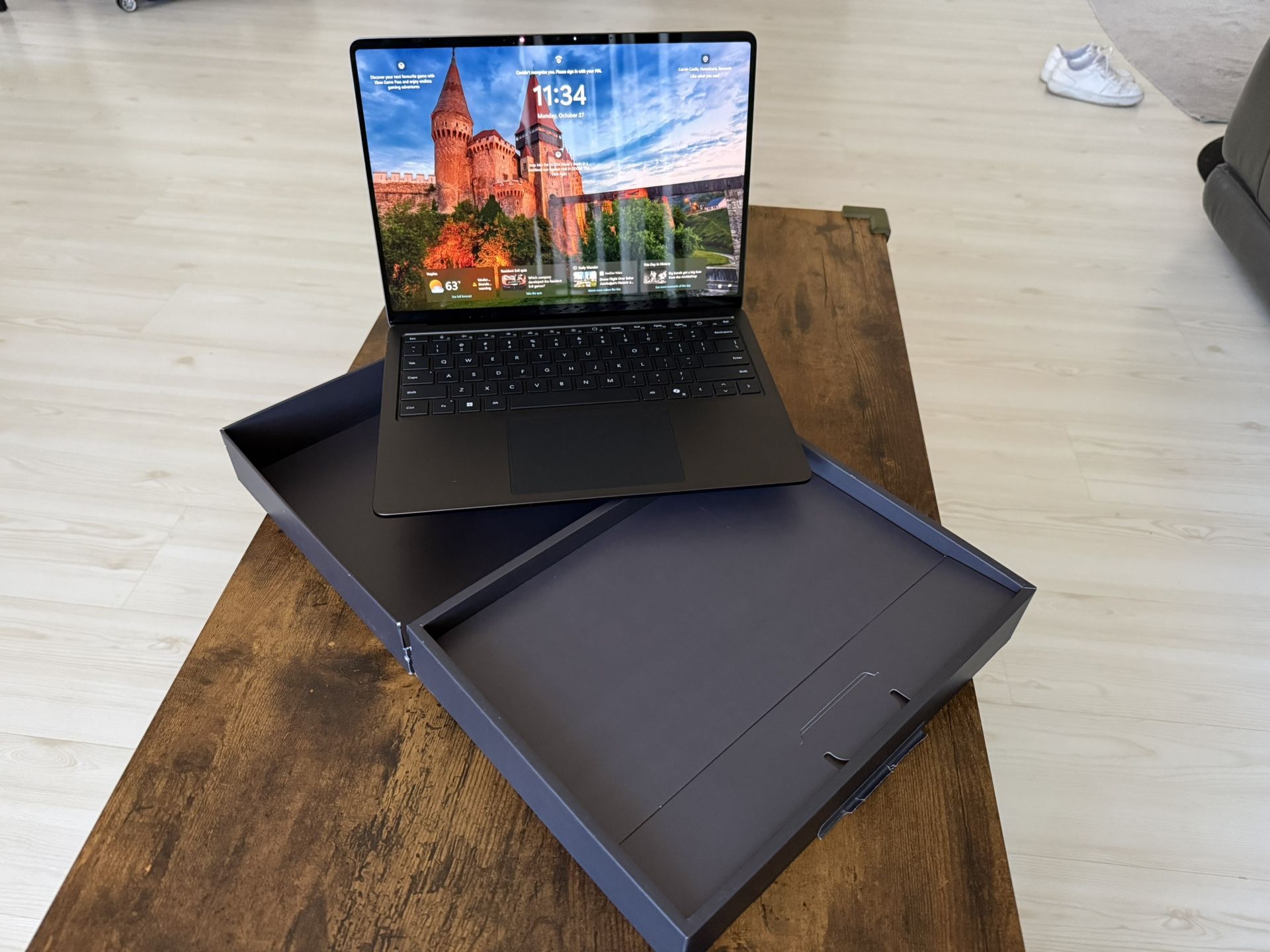 Microsoft Surface Laptop 7th Edition 32GB 13.8”