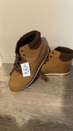 Boys shoes