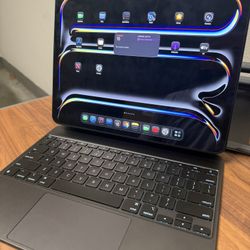 iPad Pro 13inch M4 Magic Keyboard