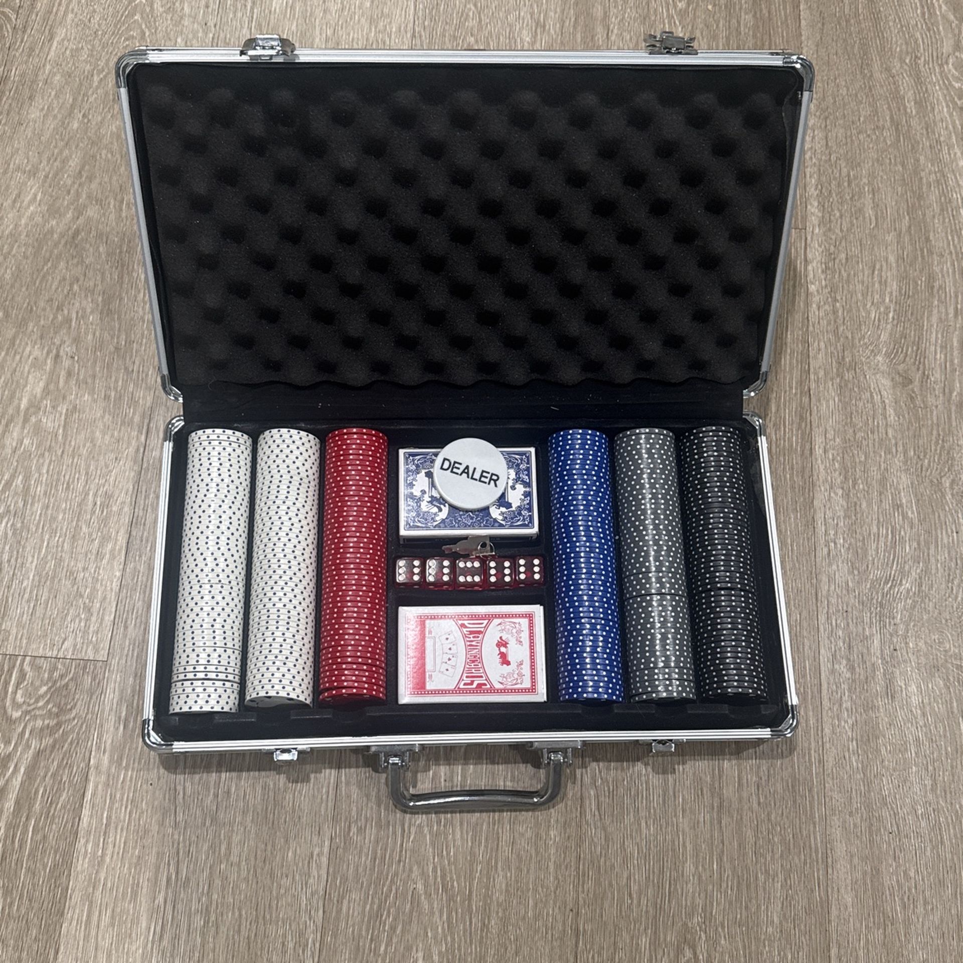 Full Poker Set With Metal Case