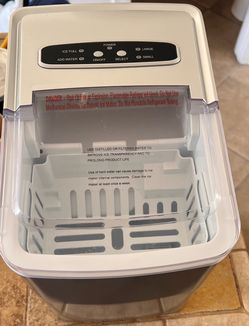 MOVING SALE!! Insignia ice maker