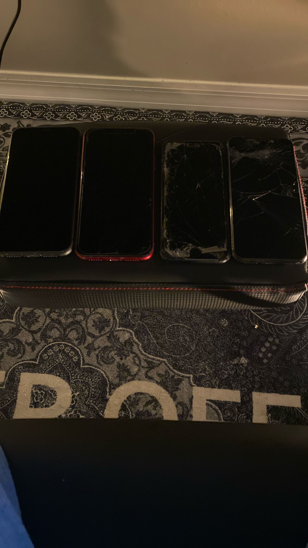 4 broken iphones