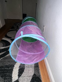 Pop up play tunnel