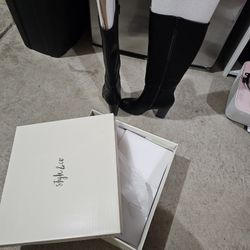 Super Cute Rare Size 5M Womens Boots