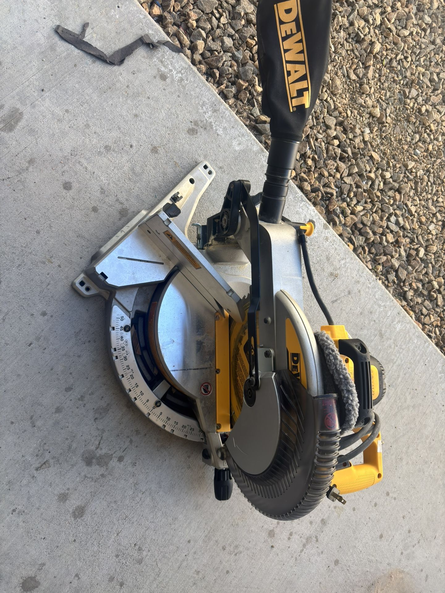 DEWALT 10" (254mm) Electric Miter Saw, 1650W, 4600 RPM, DW714