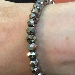 Black iridescent beaded bracelet Stretches to fit any rest