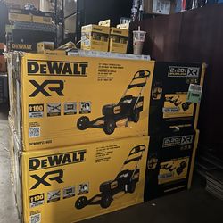 DEWALT 20V Push Lawn Mower