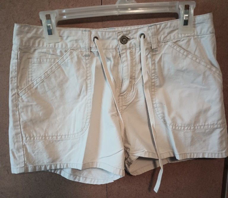 Union Bay Light Khaki Shorts Sz 4 $5 MPU SERIOUS INQUIRIES ONLY