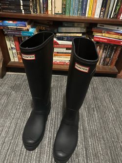 Hunter Tall Rain Boots Black size 8 us