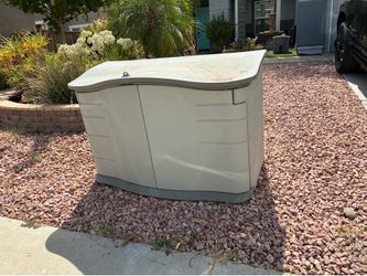 Rubbermaid horizontal storage shed 4x2
