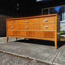 Mid Century Modern Dixie Walnut 8 Drawer Lowboy Dresser Credenza Vintage 