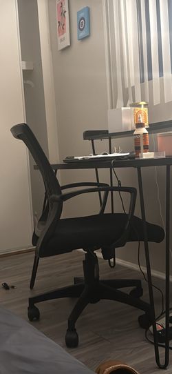 Black office chair