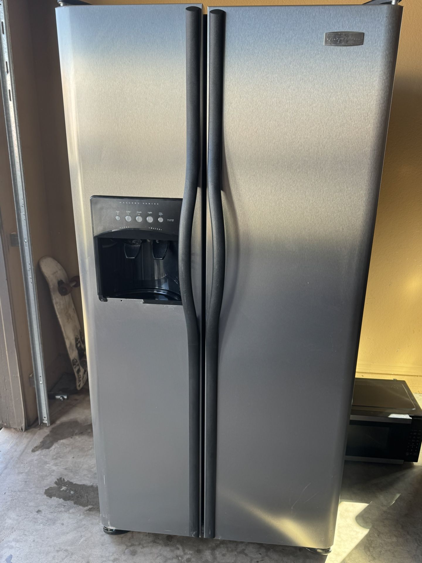 Fridgeaire Refrigerator