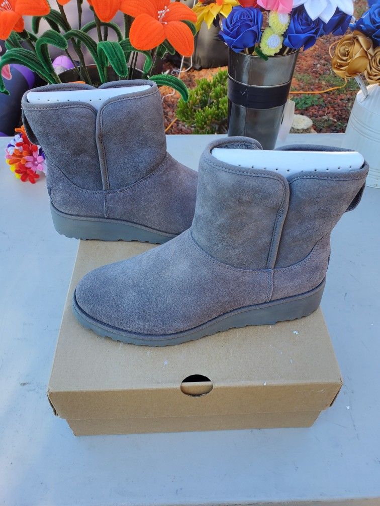 Brand New Ugg Women's Kristin - Grey Size 8.5