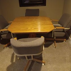 Dinning Table With 4 Chairs & Leaf 