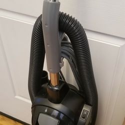 NEW cond SEBO VACUUM WITH ATTCHMENTS   , AMAZING SUCTION  , WORKS EXCELLENT  , IN THE BOX Ty