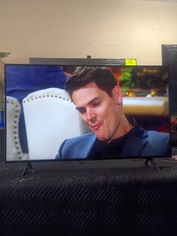 55 inch Samsung 4k smart tv ultra HD beautiful tv comes with remote control shows great quality clear picture works perfect guaranteed