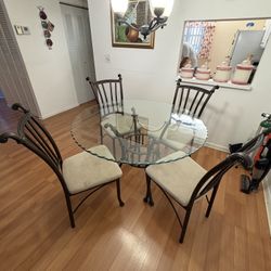 Glass Kitchen Table With 4chairs. 
