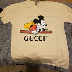 SIZE MED....GUCCI T-SHIRT