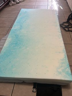 Mattress topper twin memory foam 73 L x38 wide x 4 thick