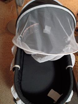 Baby Bassinet with Mesh Canopy