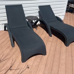 Lounge Chairs 