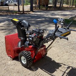 Briggs & Stratton 900 Snow Blower