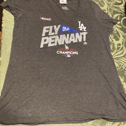 Women’s 2017 LA Dodgers Shirt Size 2XL