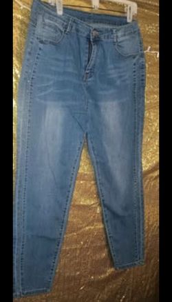 Women's denim jeans with rhinestones al g the sides size 2x good condition new