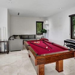 7 Foot Brunswick Pool Table 