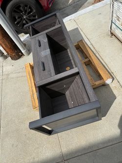Fee tv stand