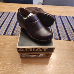 Ariat Gently Used Leather Clogs Size 6 1/2 Width B Medium
