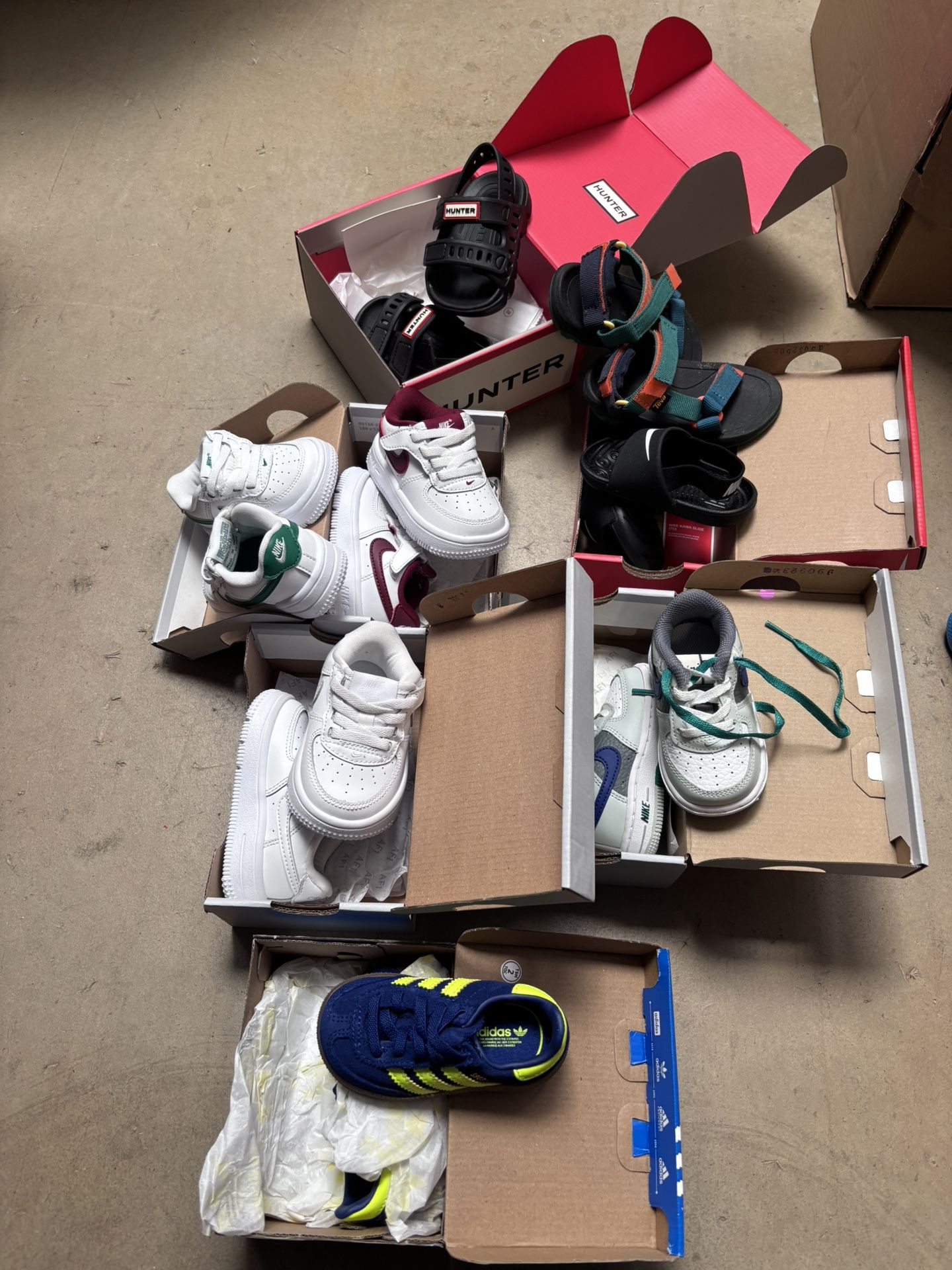 Sneakers/Sandals