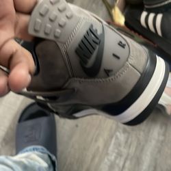 Jordan 4s size 9 1/2