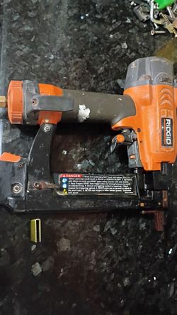 Engrapadora.  RIDGID