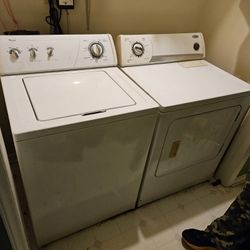 Whirlpool Washer and Dryer (Matching Set) 