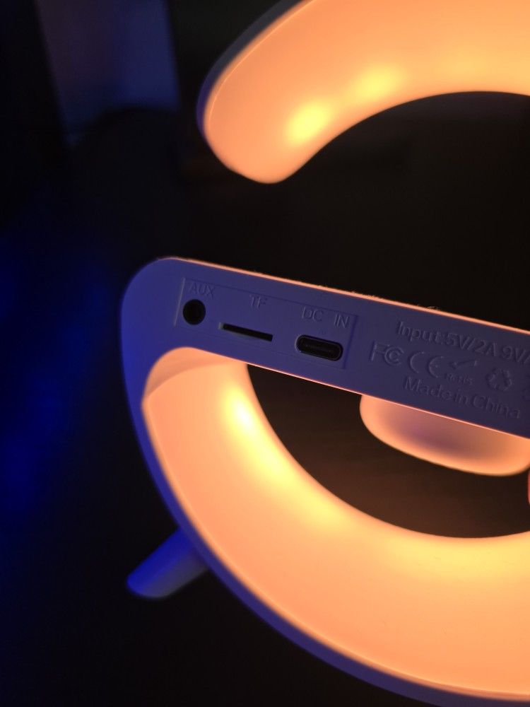 Clock wireless Chargin, Bluetooth, Night Light