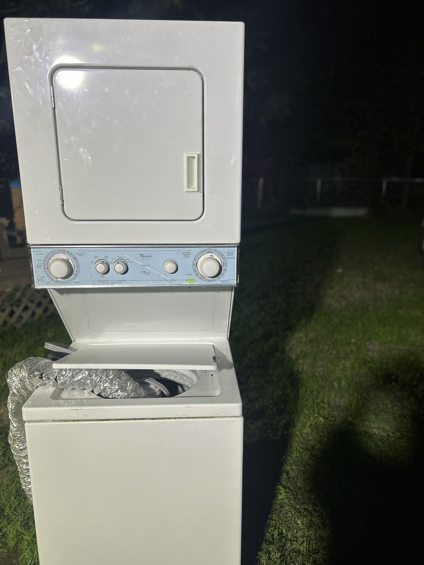 washing center Whirlpool 200 Good Condition Good Work Price Is Firm Pick Up Only Cash Only